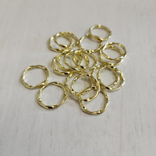 Load image into Gallery viewer, Twisted/Linking Ring Connector - GOLD