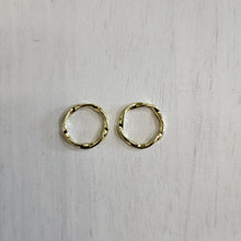 Load image into Gallery viewer, Twisted/Linking Ring Connector - GOLD