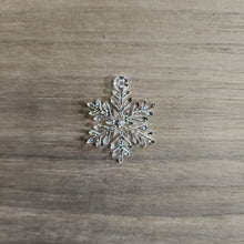 Load image into Gallery viewer, Clear Glitter Acrylic Christmas Snowflakes