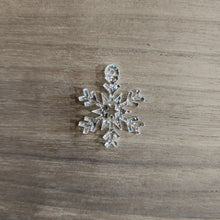 Load image into Gallery viewer, Clear Glitter Acrylic Christmas Snowflakes