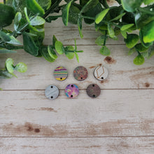 Load image into Gallery viewer, Patterned Wood Round Connectors