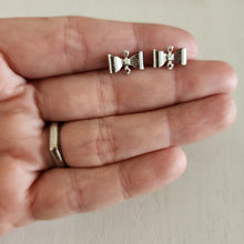 Load image into Gallery viewer, Bow Connector - STAINLESS STEEL, 304 Stainless Steel