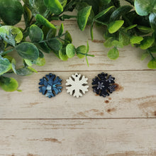 Load image into Gallery viewer, Patterned Wood Snowflake Drops