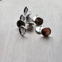 Load image into Gallery viewer, Round Stud Bezel, 14mm - STAINLESS STEEL, 304 Stainless Steel