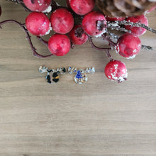 Load image into Gallery viewer, Patterned Acrylic Christmas Moose Head Drops