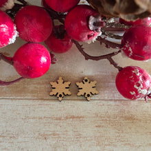 Load image into Gallery viewer, Christmas Dainty Snowflake Connectors