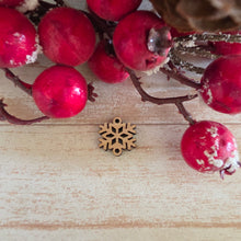 Load image into Gallery viewer, Christmas Intricate Snowflake Double Hole Connector