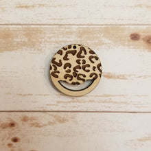Load image into Gallery viewer, Leopard Engraved Macrame