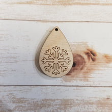 Load image into Gallery viewer, Scored Teardrop Snowflakes