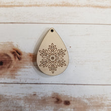 Load image into Gallery viewer, Scored Teardrop Snowflakes