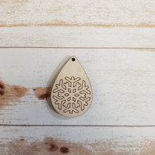 Load image into Gallery viewer, Scored Teardrop Snowflakes