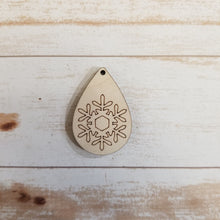 Load image into Gallery viewer, Scored Teardrop Snowflakes