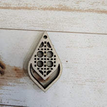 Load image into Gallery viewer, Macrame Rattan Pattern Earrings