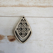 Load image into Gallery viewer, Macrame Rattan Pattern Earrings