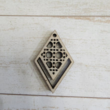 Load image into Gallery viewer, Macrame Rattan Pattern Earrings