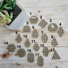 Load image into Gallery viewer, Rattan Pattern Earrings