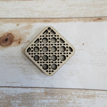 Load image into Gallery viewer, Rattan Pattern Earrings