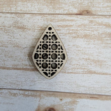 Load image into Gallery viewer, Rattan Pattern Earrings