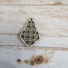 Load image into Gallery viewer, Rattan Pattern Earrings