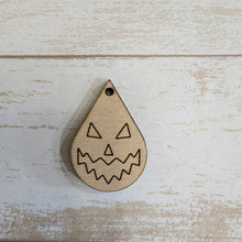 Load image into Gallery viewer, Halloween Jack-o'-lantern Faces Scored Teardrops