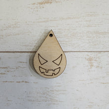 Load image into Gallery viewer, Halloween Jack-o'-lantern Faces Scored Teardrops