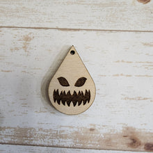 Load image into Gallery viewer, Halloween Jack-o'-lantern Faces Engraved Teardrops
