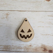 Load image into Gallery viewer, Halloween Jack-o'-lantern Faces Engraved Teardrops