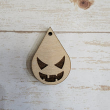 Load image into Gallery viewer, Halloween Jack-o'-lantern Faces Engraved Teardrops