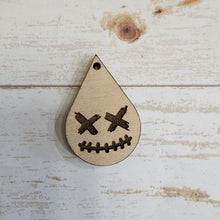 Load image into Gallery viewer, Halloween Jack-o'-lantern Faces Engraved Teardrops
