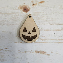 Load image into Gallery viewer, Halloween Jack-o'-lantern Faces Engraved Teardrops