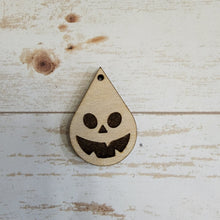 Load image into Gallery viewer, Halloween Jack-o'-lantern Faces Engraved Teardrops