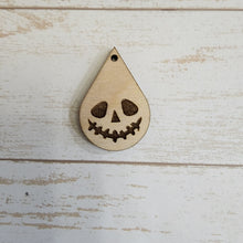 Load image into Gallery viewer, Halloween Jack-o'-lantern Faces Engraved Teardrops