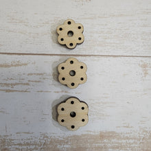 Load image into Gallery viewer, Embroidery Daisy Trio Drop