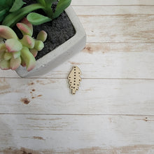 Load image into Gallery viewer, Embroidery Leaf Drop
