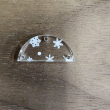 Load image into Gallery viewer, Snowflakes Acrylic Connectors