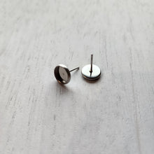 Load image into Gallery viewer, Round Stud Bezel, 8mm - STAINLESS STEEL, 304 Stainless Steel
