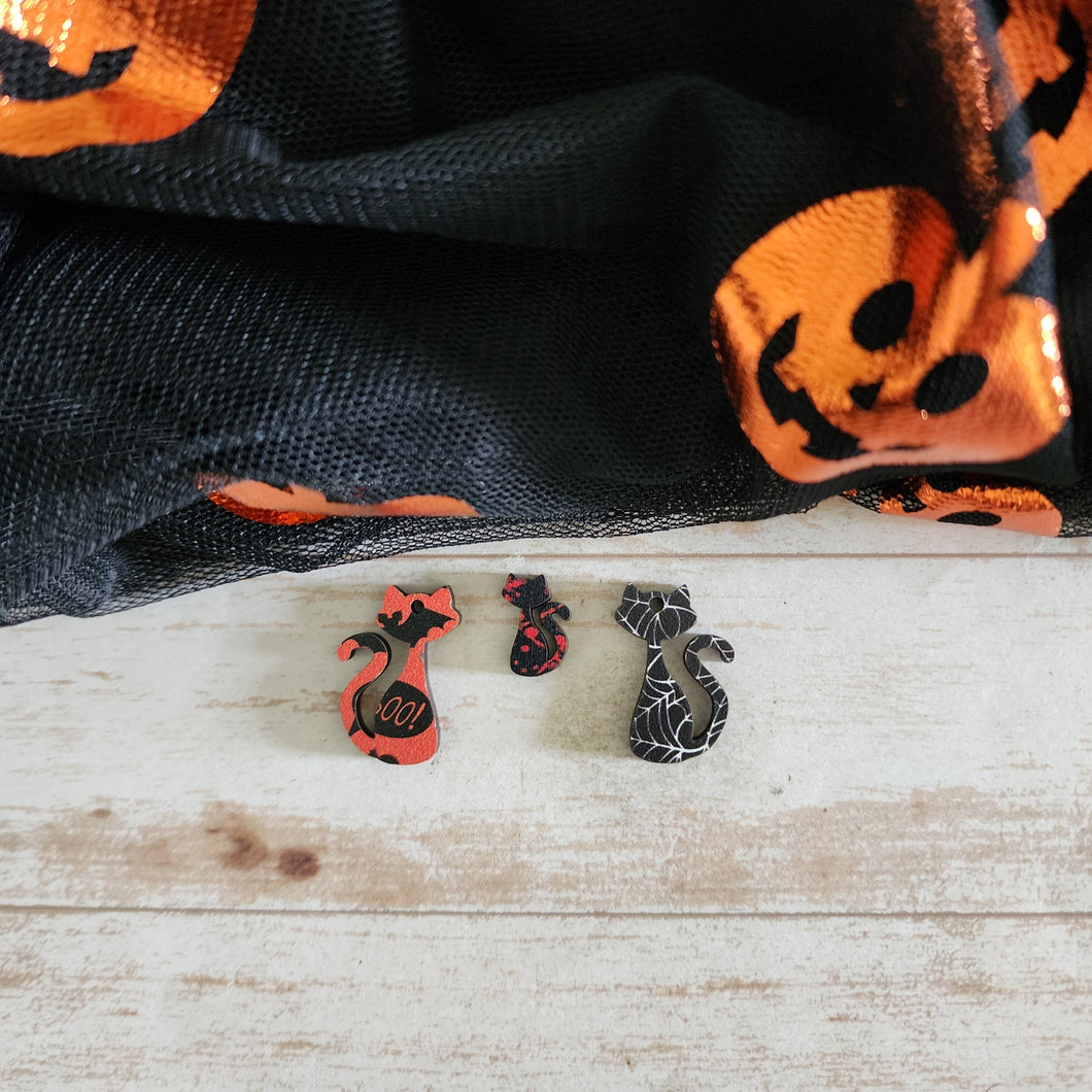 Halloween Patterned Wood Cat Sitting Front View Studs & Drops