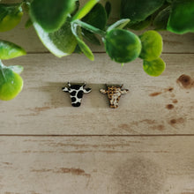 Load image into Gallery viewer, Patterned Wood Bull Head with Horns Studs
