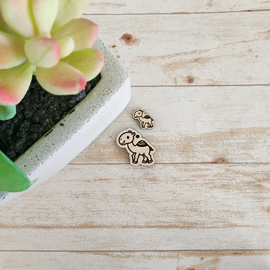 Cute Camel Stud & Drop