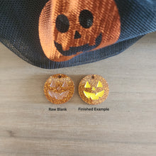 Load image into Gallery viewer, Halloween Jack o&#39; Lantern #6 Acrylic Drop
