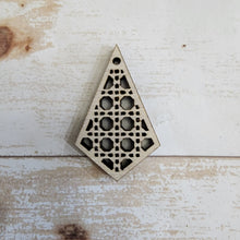 Load image into Gallery viewer, Rattan Pattern Earrings
